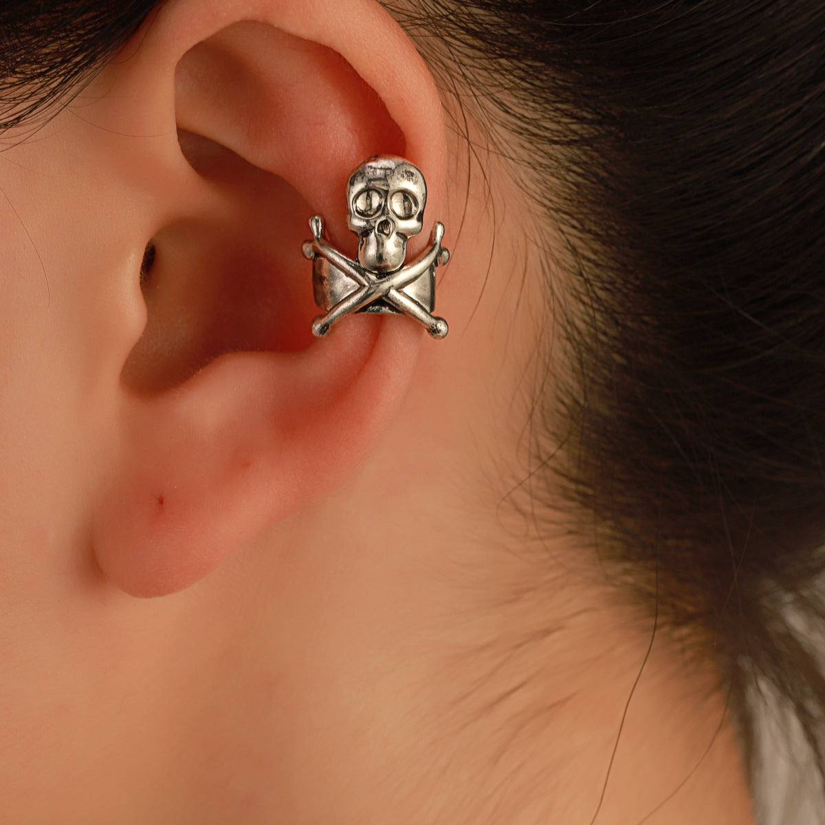 Pendientes de aleación con calavera gótica y corazón para Halloween con acabado chapado unisex