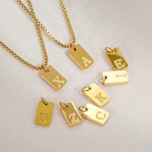 Collar con colgante de letra geométrica minimalista de acero inoxidable con baño de oro de 18 quilates para mujer