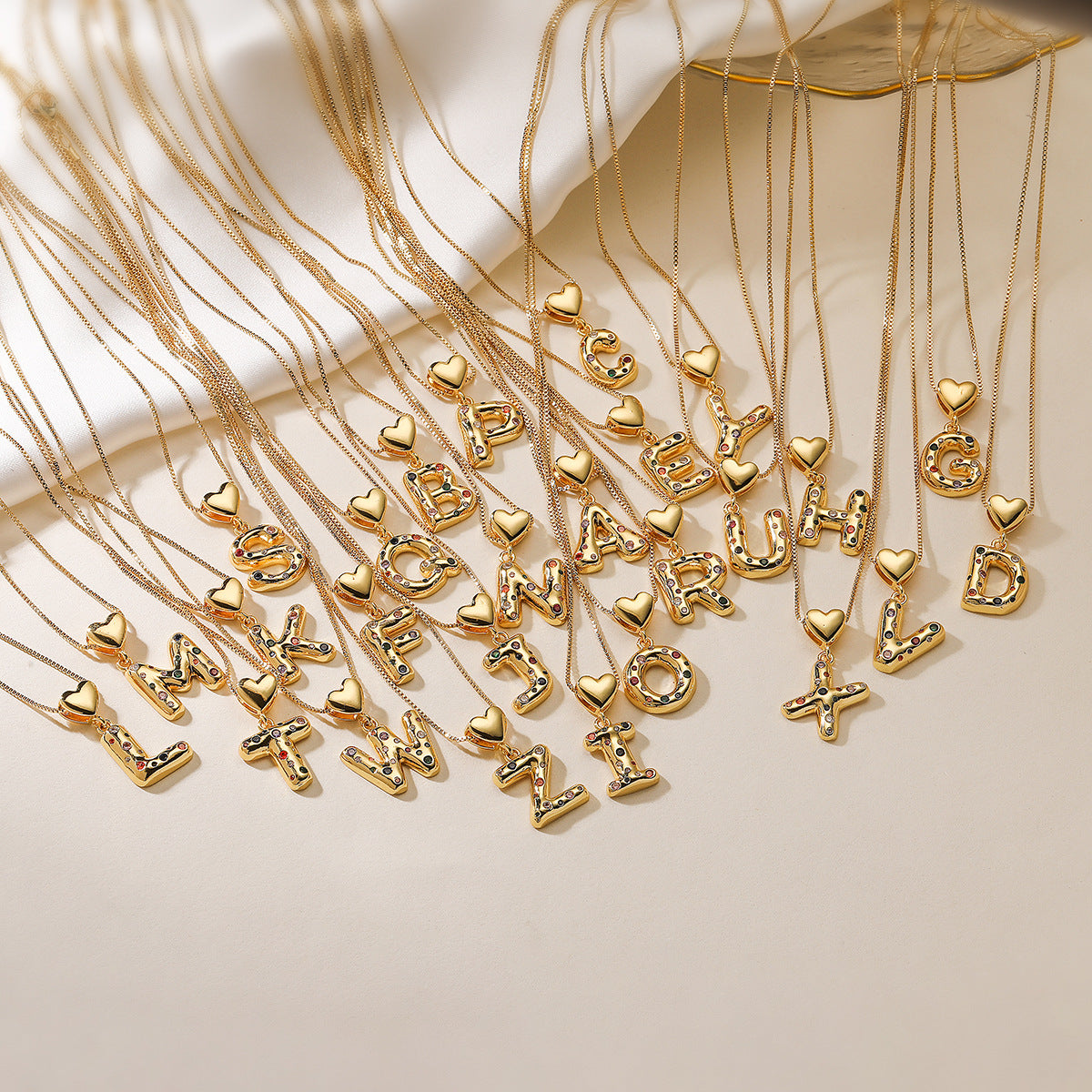 Collana Pendente Minimalista a Lettera in Rame Placcato Oro 18K con Intarsio di Zirconi per Donna
