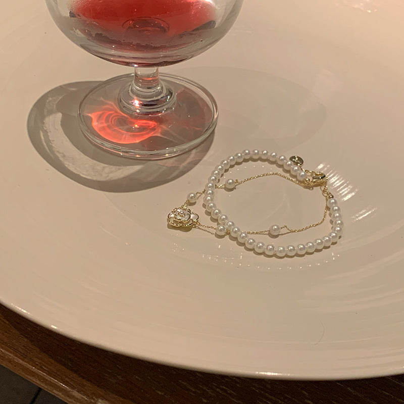 Elegante pulsera de perlas con diseño de doble capa y camelias para mujer, joyería floral hecha a mano de estilo lujoso