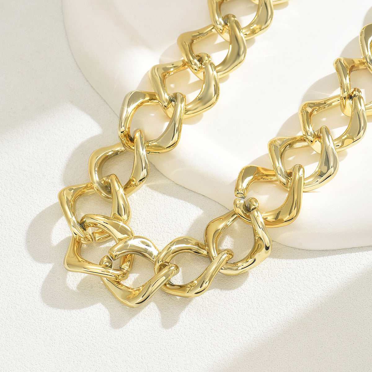 Collana Lunga da Donna con Pendente a U Geometrico CCB Placcato Oro 18K in Stile Hip Hop Americano per Impiegate e Amanti della Moda