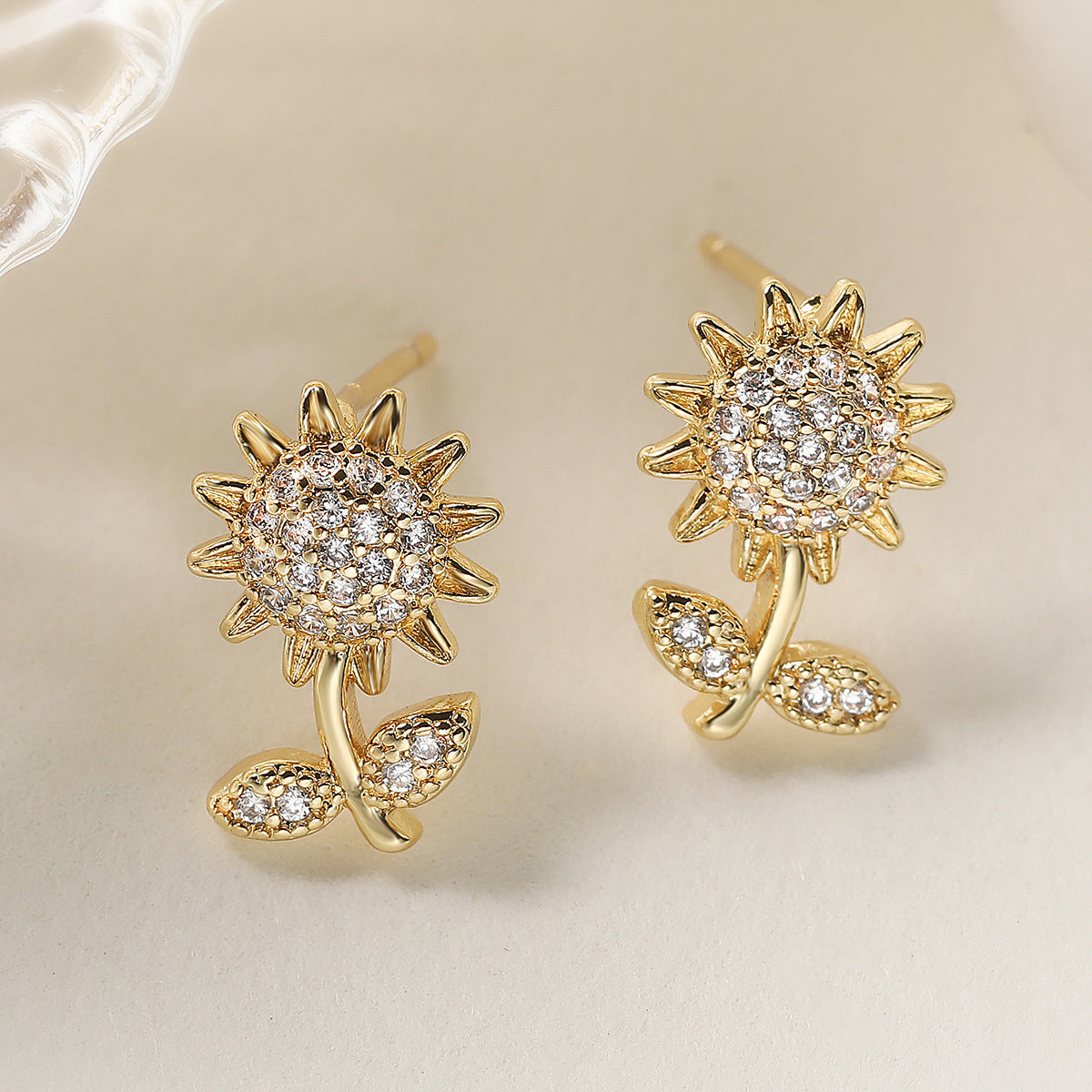 Elegant 18K Gold Plated Brass Floral Geometric Cubic Zirconia Stud Earrings for Women