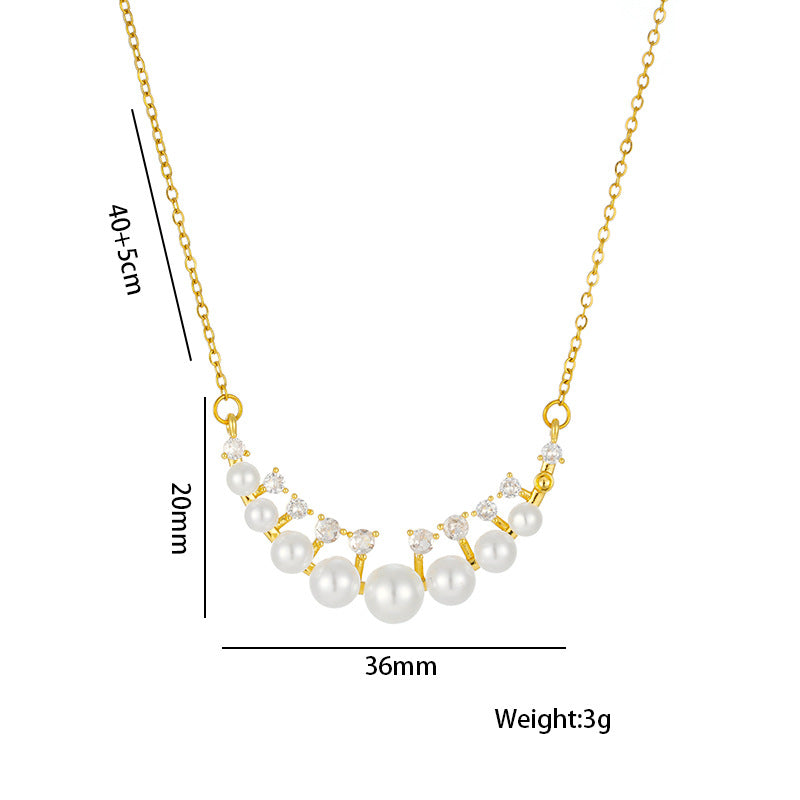 Collana con Pendente Minimalista Geometrico e Perle per Donna in Acciaio al Titanio con Finitura Galvanizzata e Accenti di Perle d'Acqua Dolce