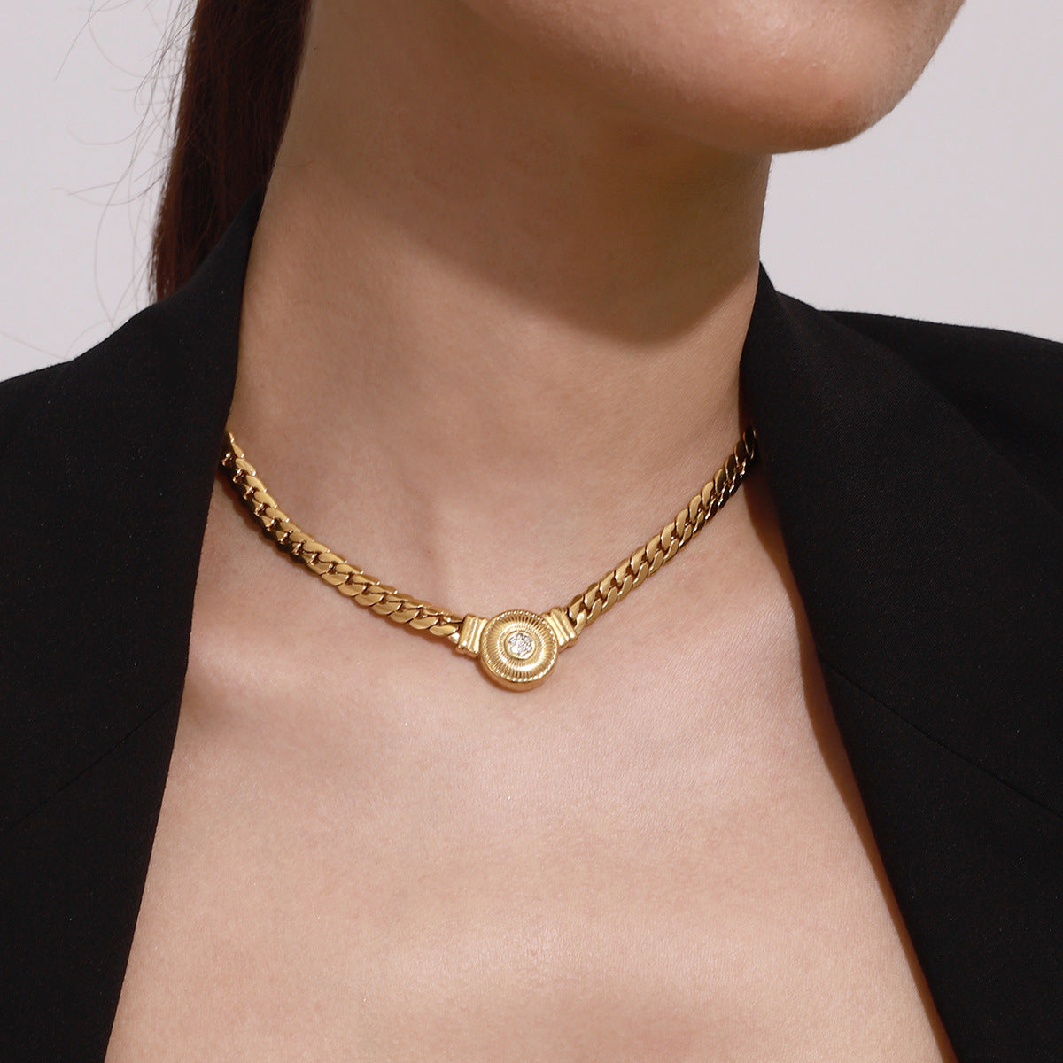 Collana con ciondolo geometrico in acciaio inossidabile con intarsio di strass, catena placcata in acciaio al titanio, elegante collana da donna retrò minimalista per clavicola