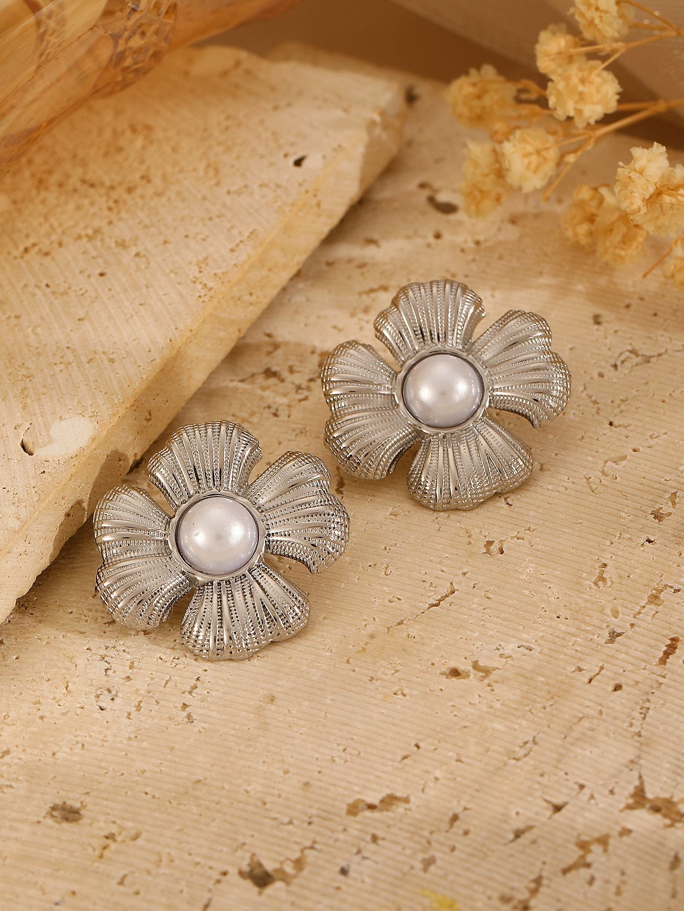 Pendientes Minimalistas Geométricos Cuadrados de Acero de Titanio para Mujer con Acabado Chapado y Diseño Moderno