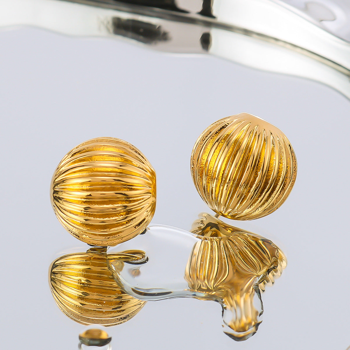 Orecchini a Cerchio Minimalisti Geometrici Semisferici in Acciaio Inossidabile con Placcatura Sottovuoto in Oro 18K da Donna