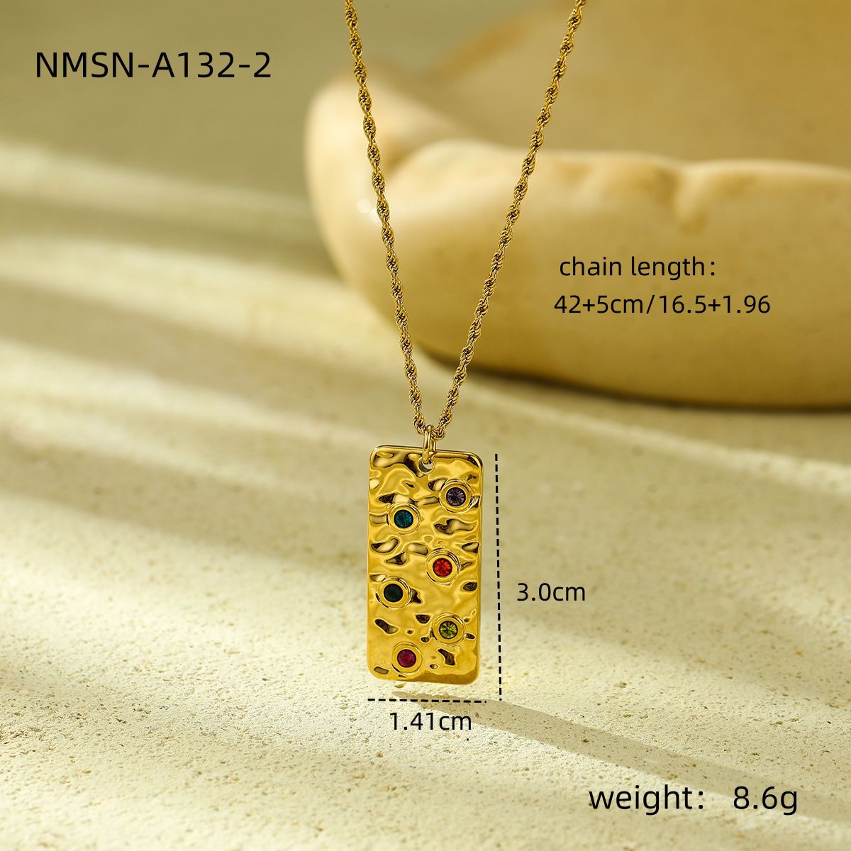 Collar Colgante Geométrico Minimalista de Acero de Titanio con Chapado en Oro de 18K y Diseño de Textura Martillada para Mujer