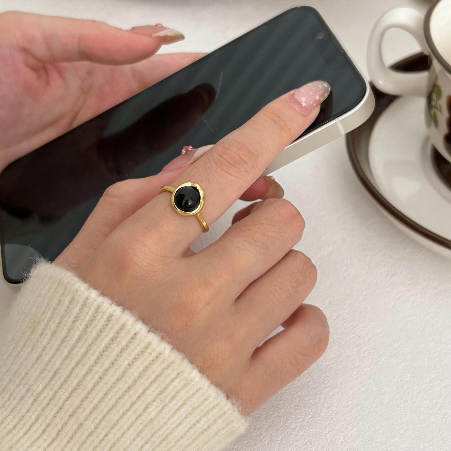 Anello da donna minimalista in argento sterling S925 con agata nera, design geometrico e finitura lucida