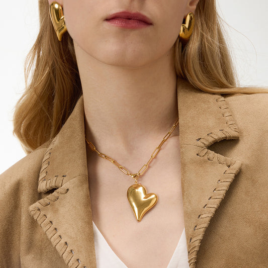 Aretes de Acero Inoxidable en Forma de Corazón Minimalistas con Acabado Chapado para Mujer