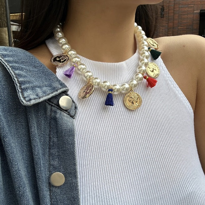 Elegante Collar de Aleación con Colgante de Retrato de Reina con Perla de Imitación Geométrica y Borla de Cadena de Serpiente para Mujer