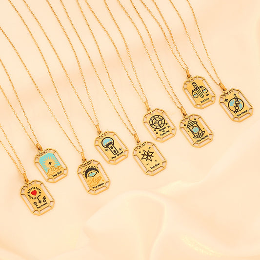 Collar con colgante de tarot personalizado en forma cuadrada geométrica con construcción de acero inoxidable y acabado galvanizado para mujer