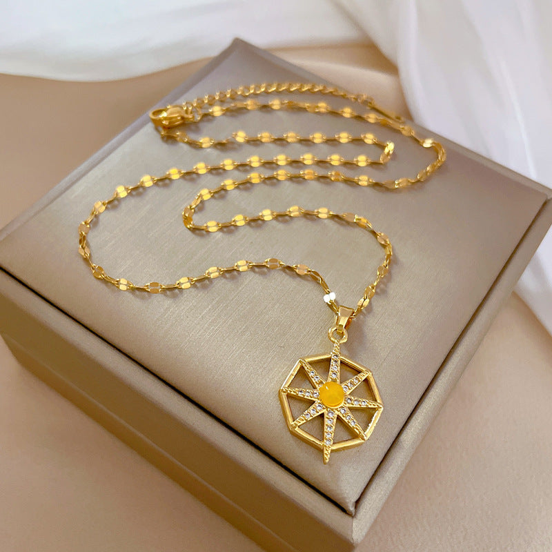 Collana con pendente a stella geometrico minimalista da donna in acciaio al titanio con strass micro-pavé su catena clavicolare