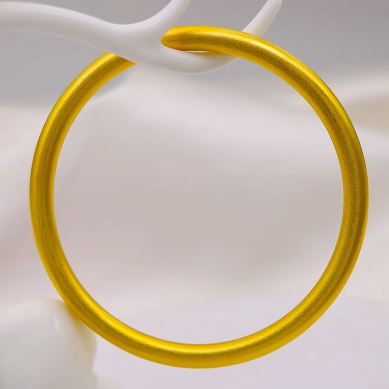 Bracciale minimalista in lega di rame placcata oro 18 carati in stile vintage per donna, bracciale rigido delicato impilabile con finitura opaca