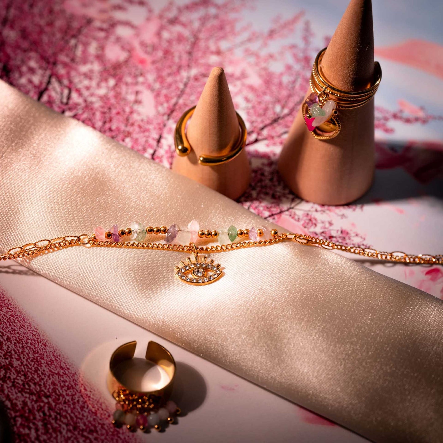 Bracciale alla moda in acciaio inossidabile a forma di occhio con intarsio di zirconi e placcatura in oro 18 carati da donna