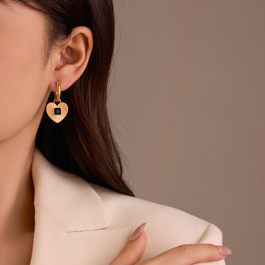 Orecchini a cerchio minimalisti in acciaio inossidabile a forma di cuore con intarsio in zircone da donna