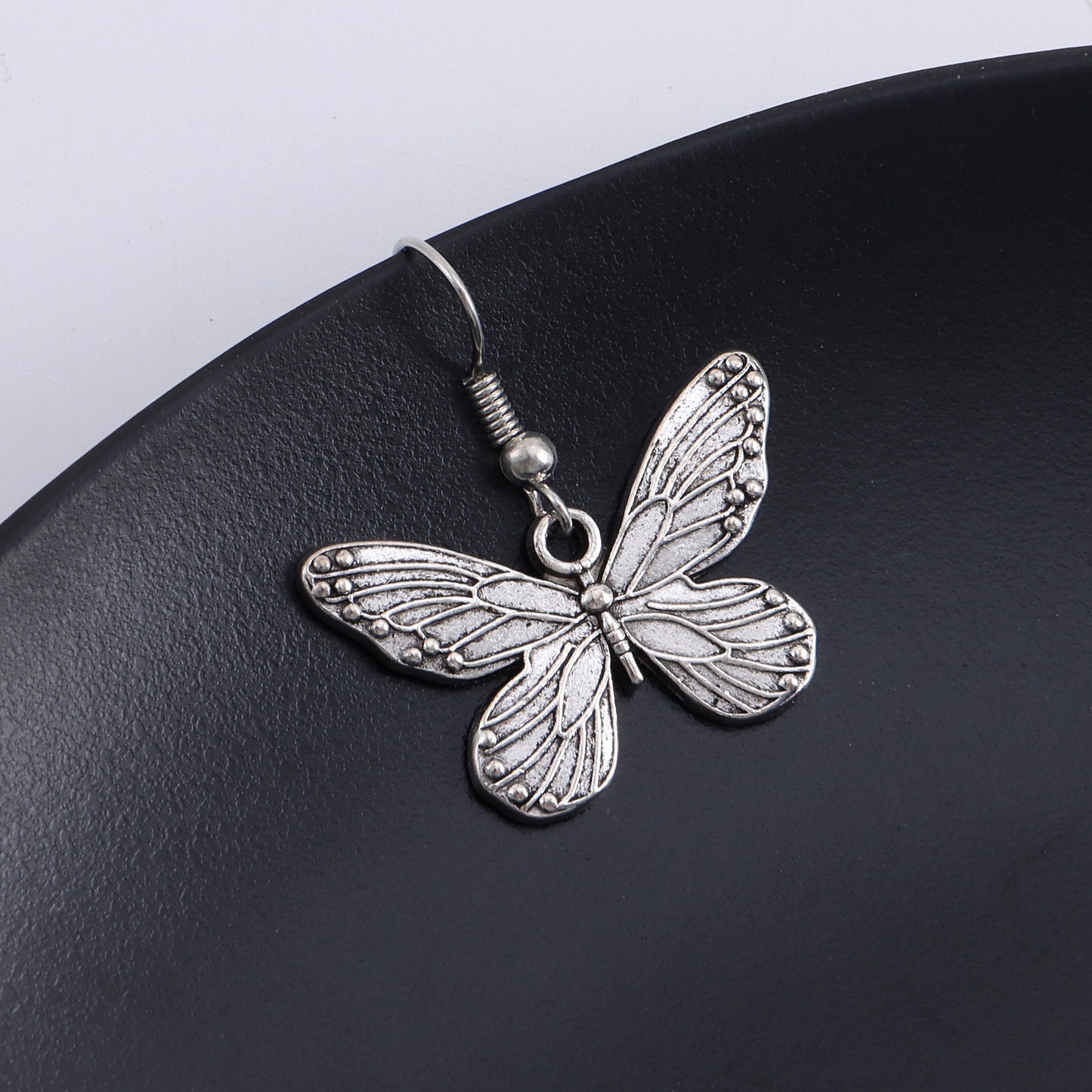 Minimalist Striped Butterfly-Shaped Alloy Earrings for Women with Plated Finish