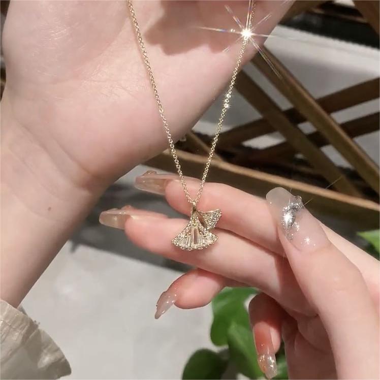 Minimalist Ginkgo Leaf Pendant Necklace for Women in Titanium Steel with Rhinestone Inlay and Plated Finish