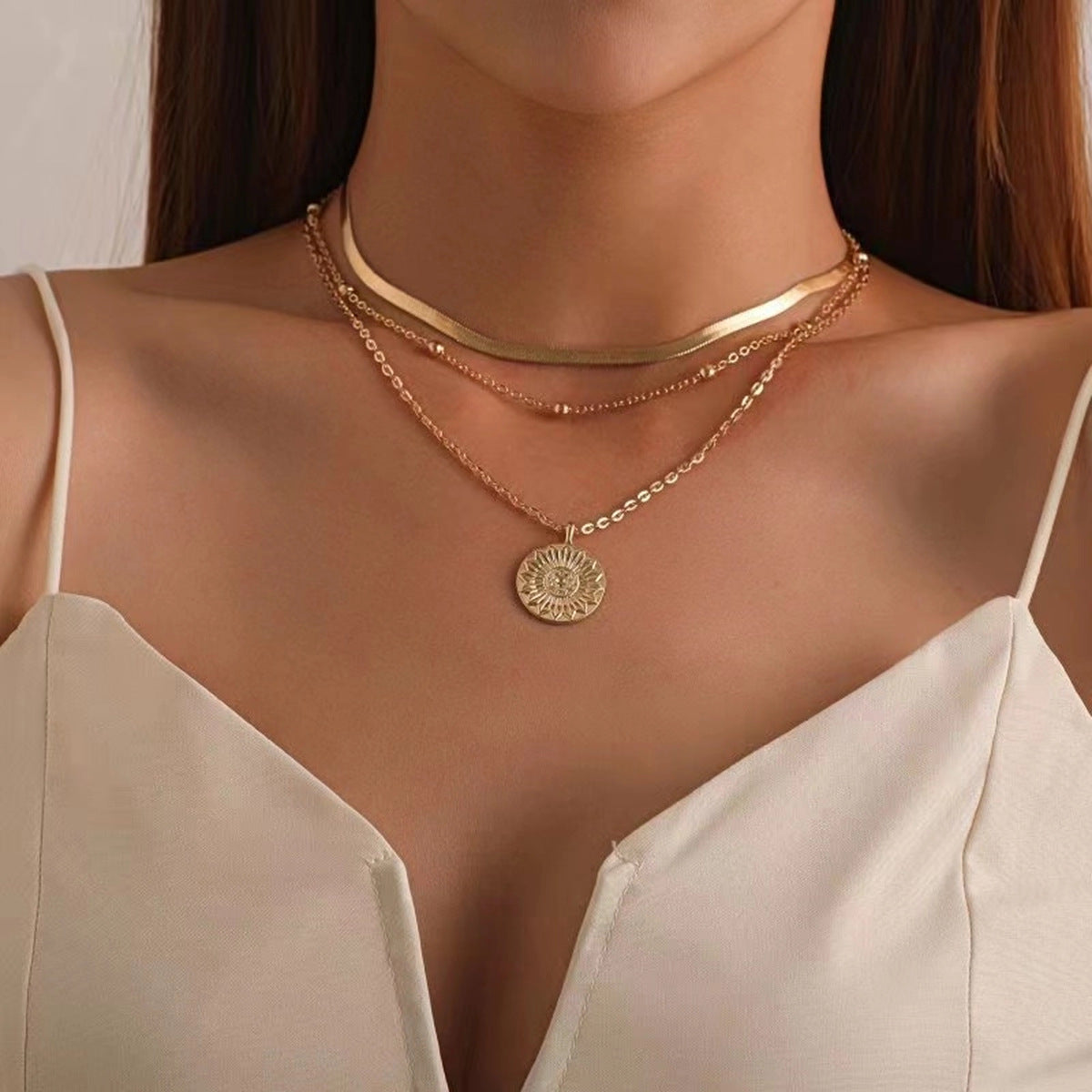 Collar con colgante de aleación redonda de varias capas y cadena singapur