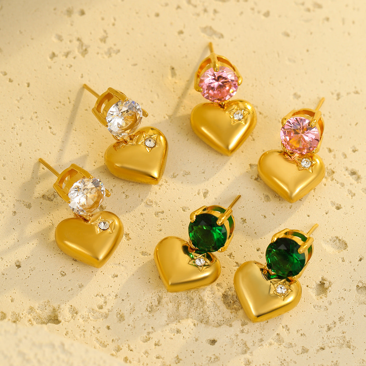 Orecchini a Cuore in Acciaio Inossidabile Stile Vintage con Placcatura in Oro e Intarsio di Zirconi Cubici