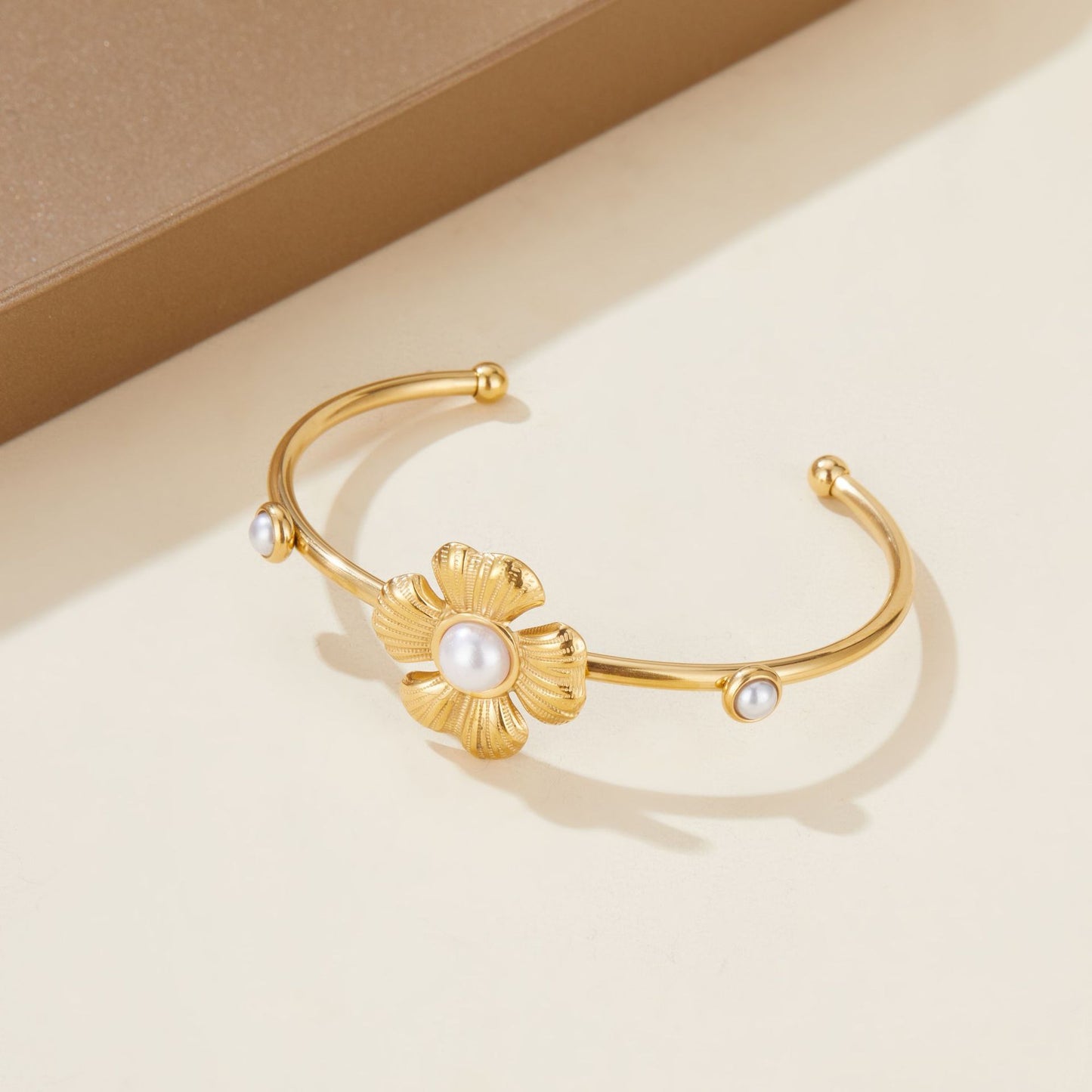 Vintage Sweet Gold Plated Stainless Steel Floral Pearl Open Cuff Bracelet for Women