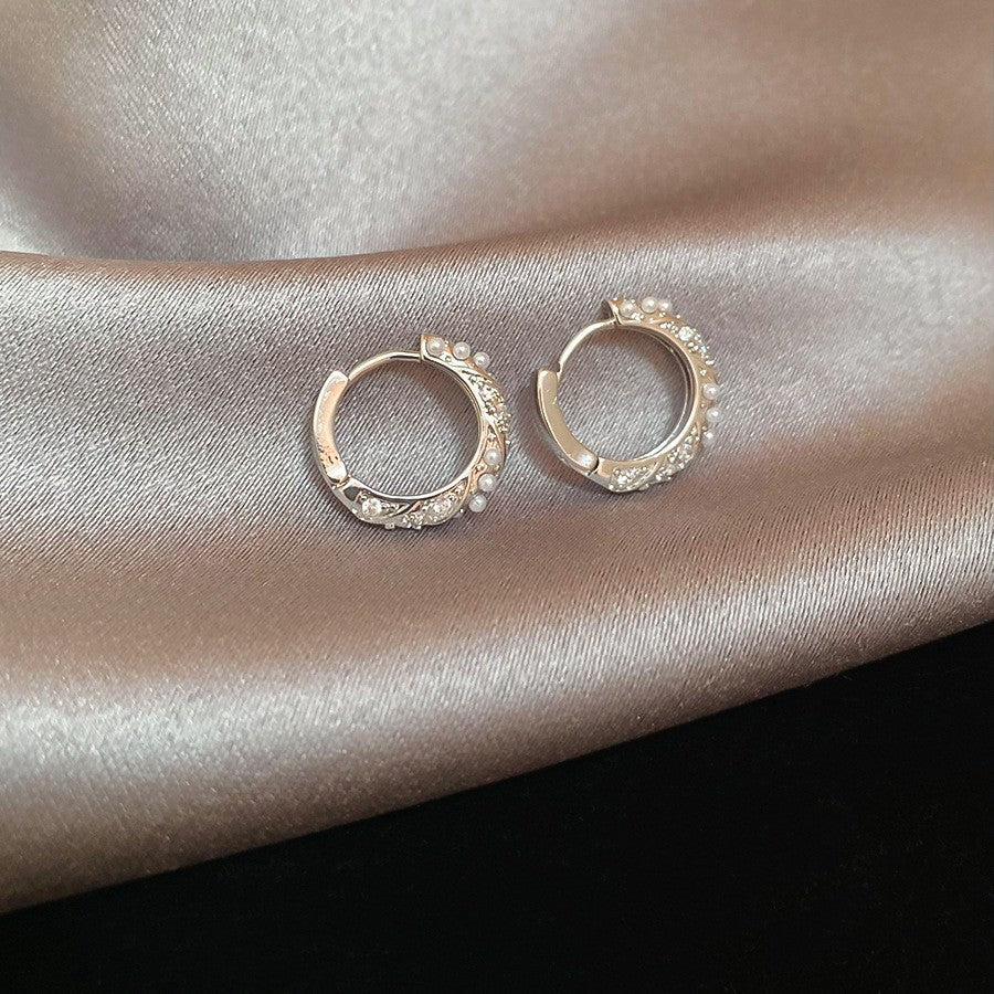 Aretes Geométricos Minimalistas de Cobre con Acabado Chapado para Mujer Pendientes Modernos y Versátiles