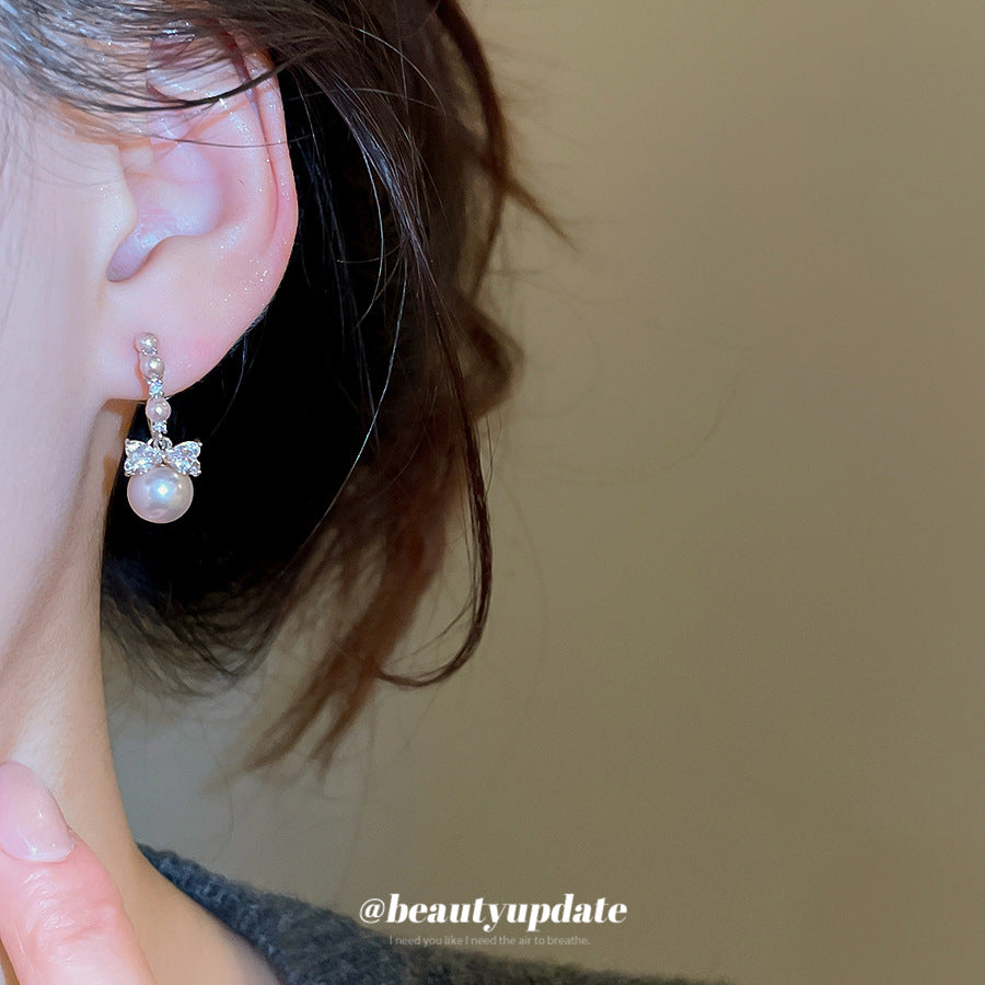 Pendientes de botón con forma de lazo y efecto perla de lujo con incrustaciones de circonita para mujer, poste de acero inoxidable, accesorio de moda minimalista