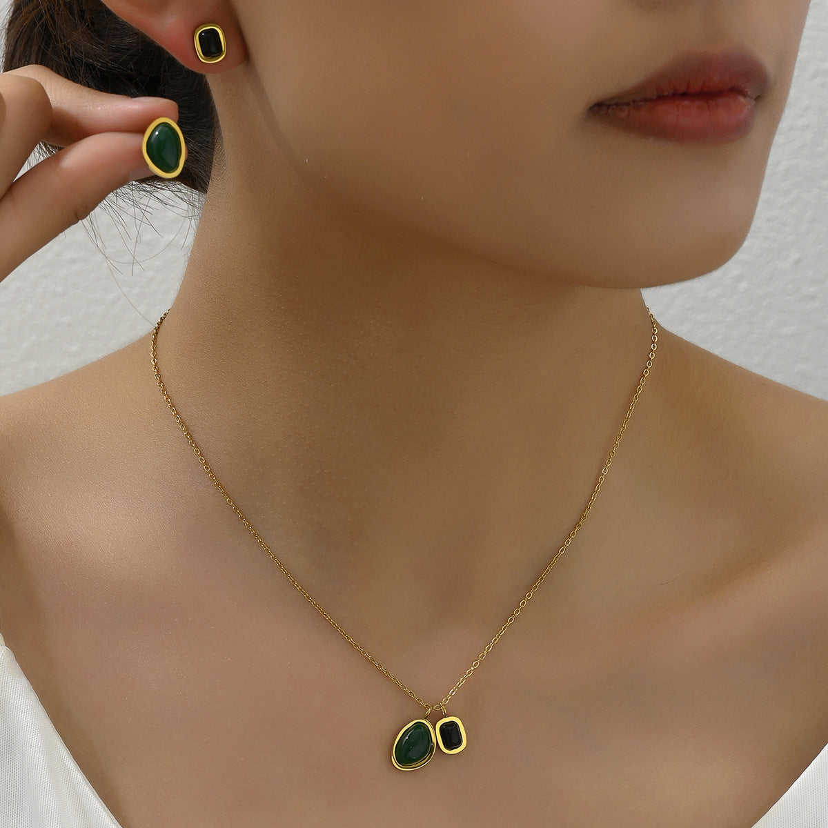 Set di Orecchini e Collana Lusso Vintage Geometrici Turchesi in Rame con Intarsi di Gemme per Donna