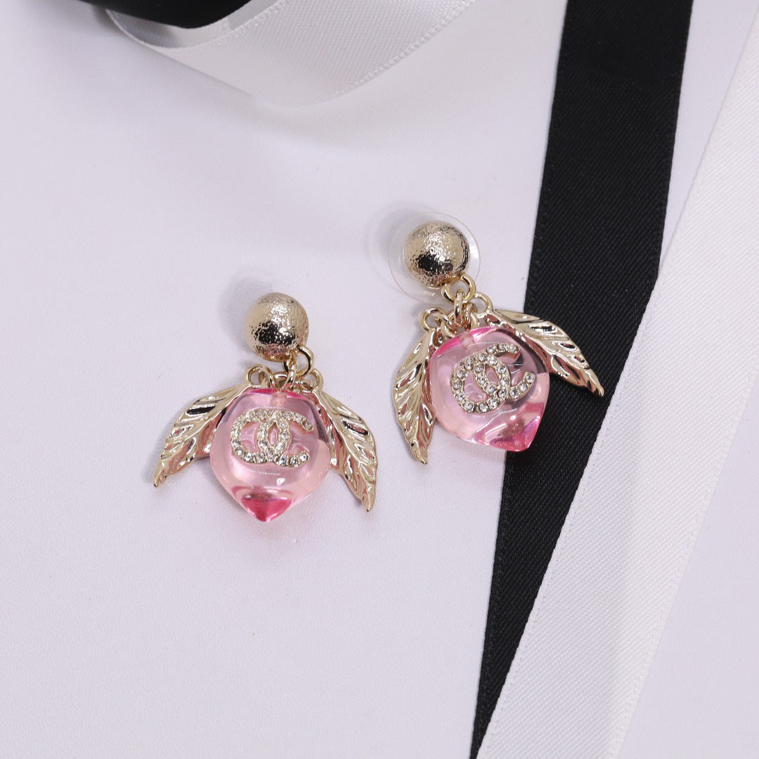 Collar chapado con colgante de lujo de acrílico rosa, melocotón y doble letra C para mujer