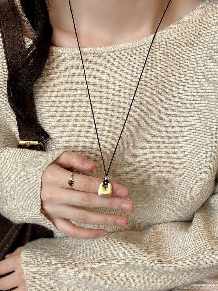 Collana con ciondolo geometrico minimalista in rame placcato da donna, catena maglione di lusso leggera