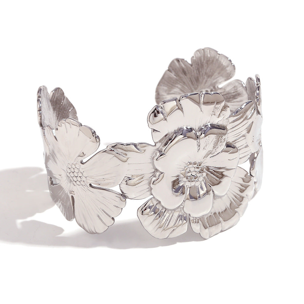 Pulsera Abierta Floral Estilo Vintage para Mujer Hecha de Acero Inoxidable con Chapado en Oro de 18K