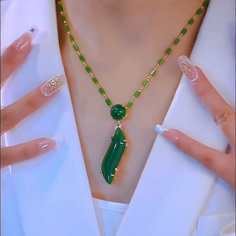 Original Design Geometric Pendant Necklace for Women Alloy Electroplated Delicate Clavicle Chain with Irregular Shape and Luxe Minimalist Aesthetic