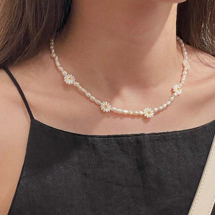 Collana con Ciondolo Margherita Fresca e Naturale con Perla d'Acqua Dolce su Catenina Box