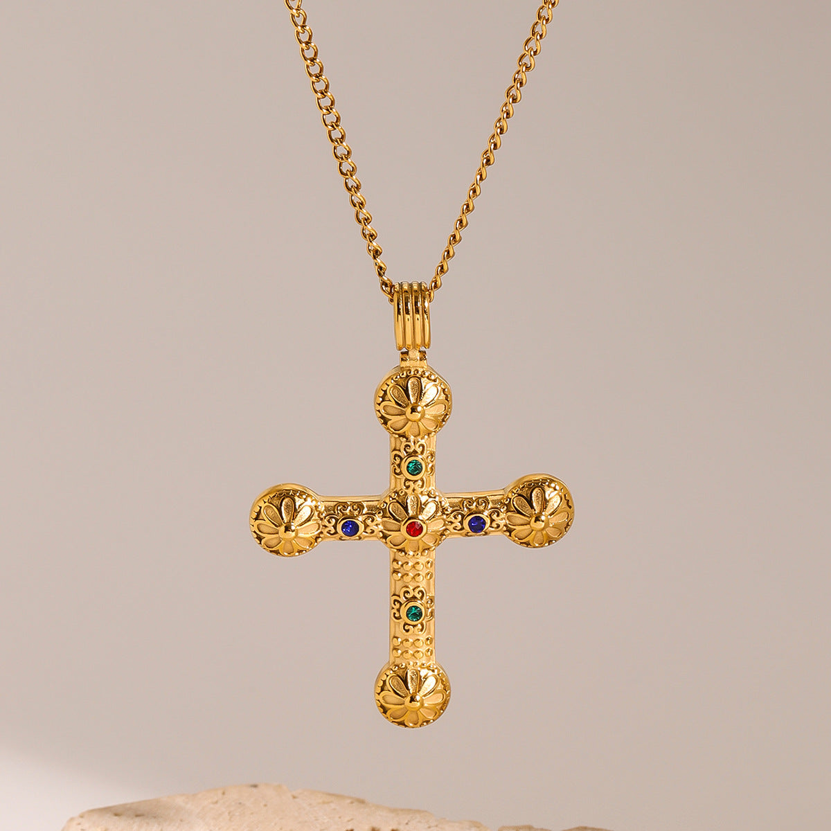Collana con ciondolo a croce minimalista in acciaio inossidabile con finitura placcata per donna, design geometrico, catena per maglione alla moda