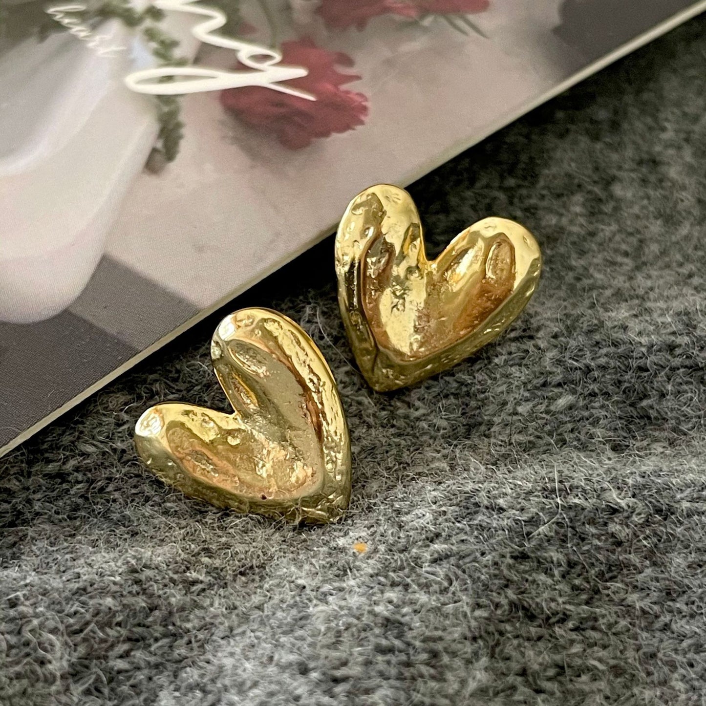 Orecchini a perno minimalisti a forma di cuore in argento sterling 925 con pavé di microzirconi