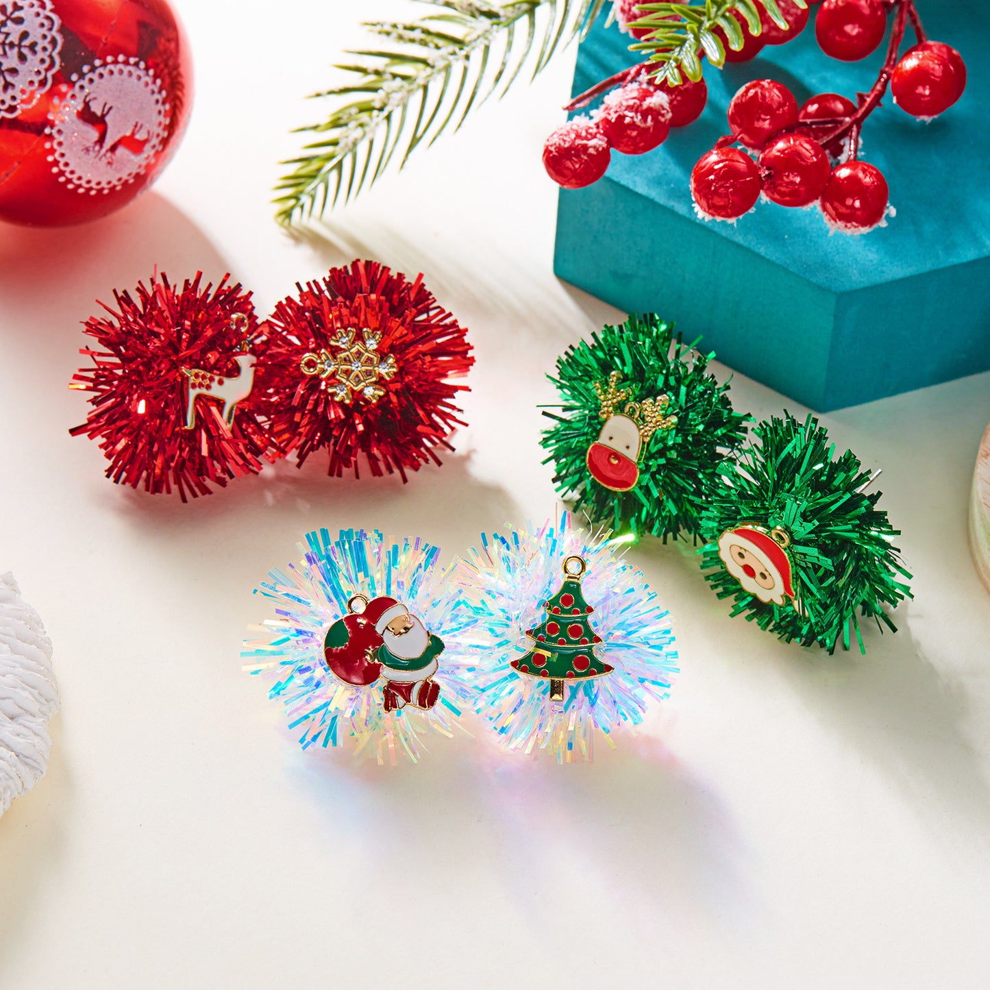 Pendientes de Navidad asimétricos con diseño de Papá Noel, alce, botas, campana y copo de nieve para mujer, de aleación chapada en oro