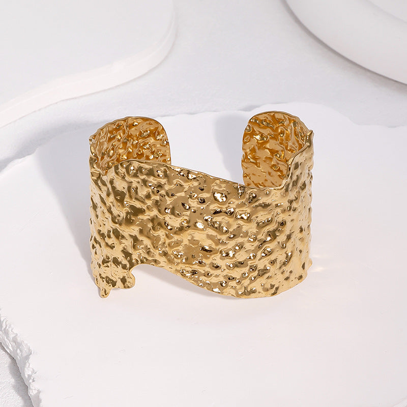 Minimalist Hammered Texture Stainless Steel Bracelet with 18K Gold Plating for Women Unisex