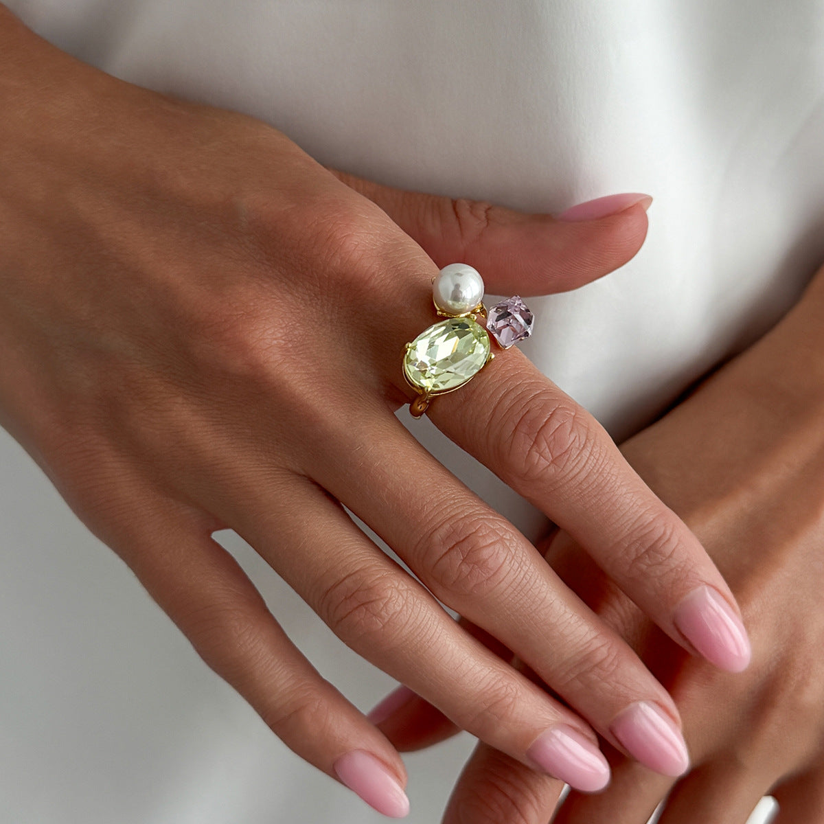 Luxury Elegant Geometric Oval Zinc Alloy Plated Ring with Cubic Zirconia and Pearl Inlay for Women