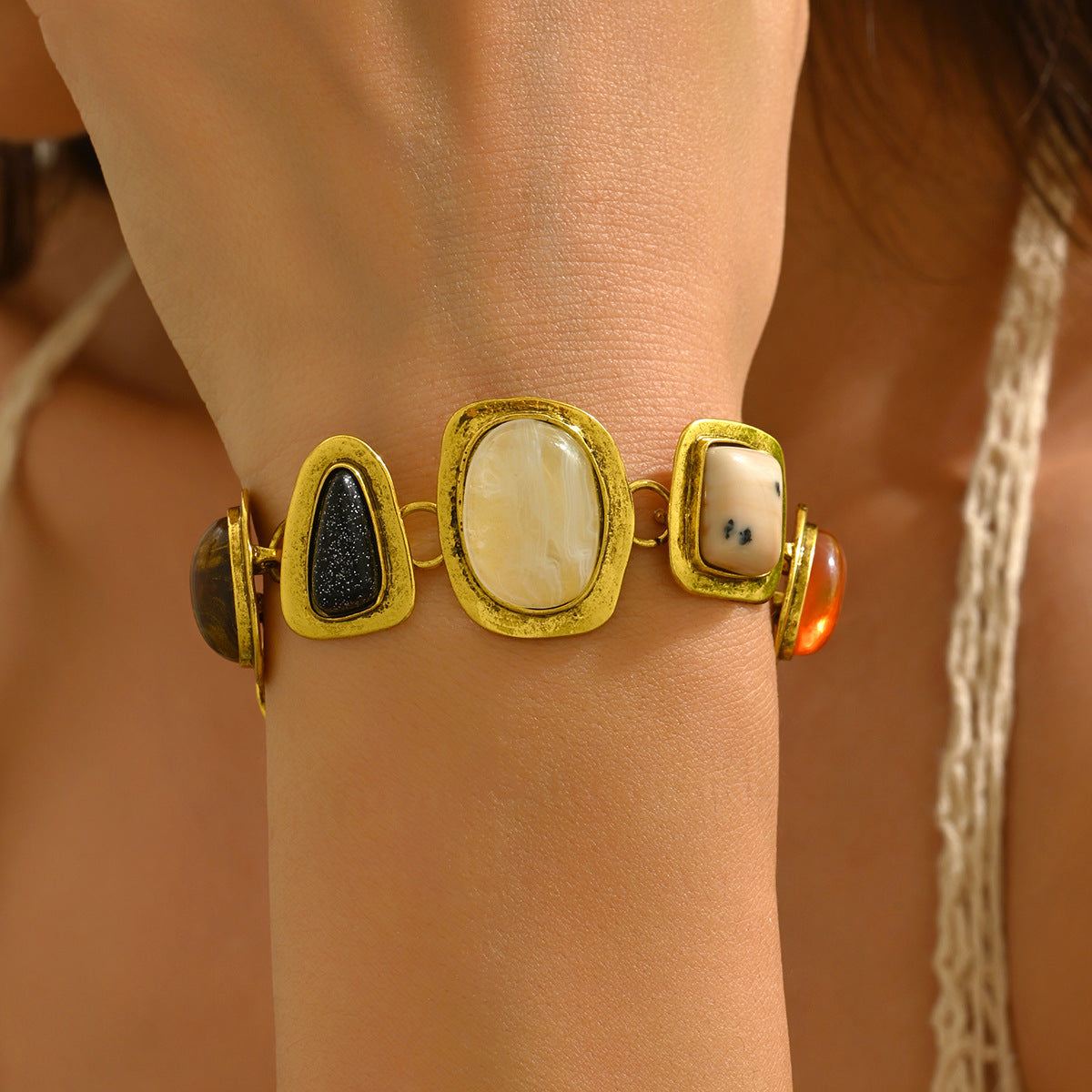 Pulsera geométrica de mujer con incrustaciones de gemas en aleación de zinc para uso diario a la moda