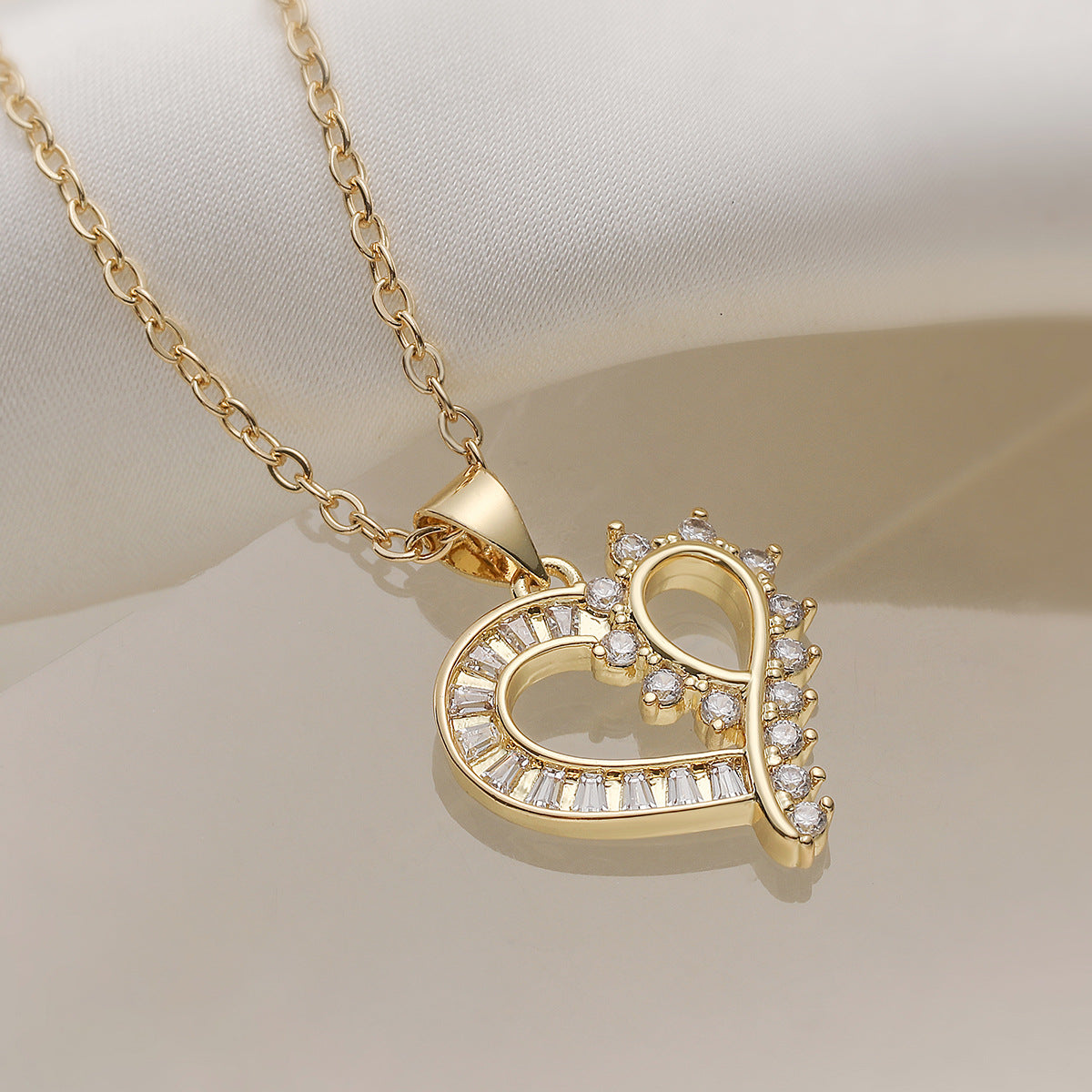 Minimalist Geometric Heart Brass Pendant Necklace for Women
