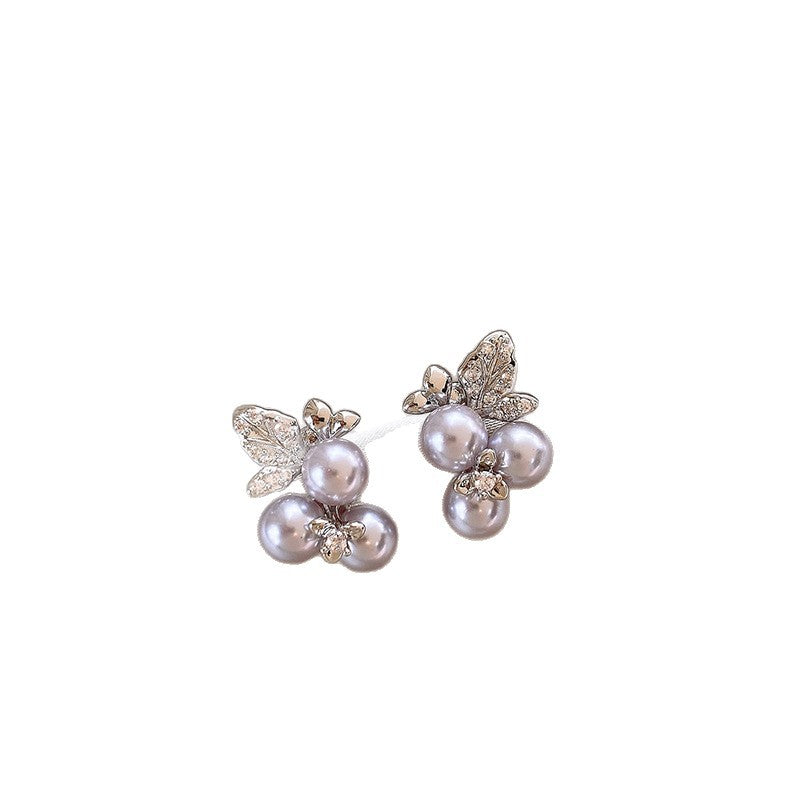 Elegantes aretes de perlas con diseño floral y detalles de pedrería en acero inoxidable para mujer