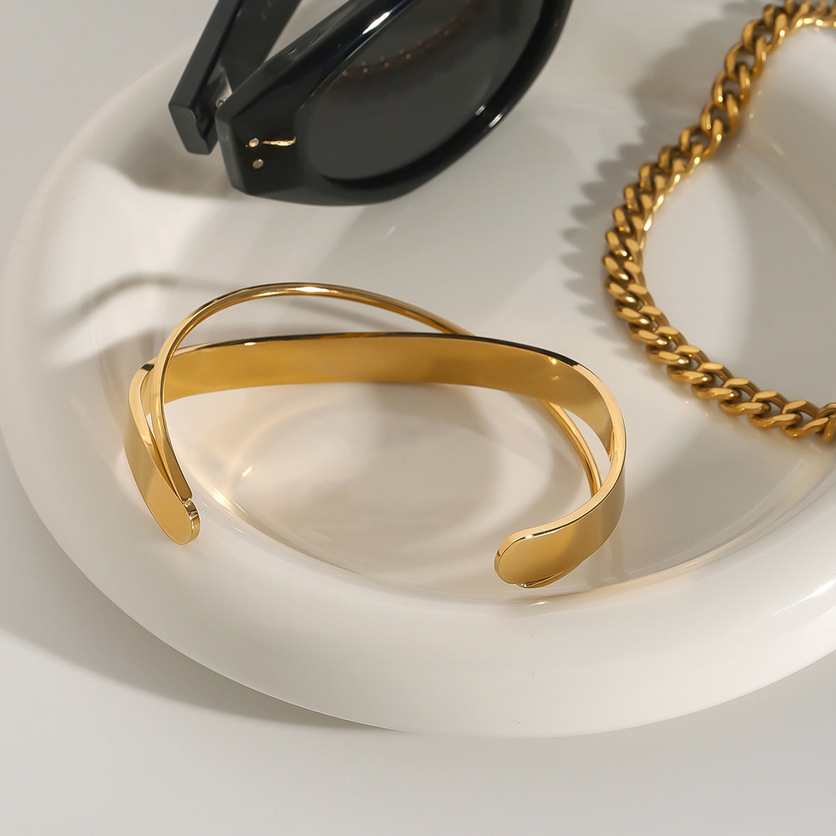Pulsera de acero de titanio con chapado en oro de 18 quilates, diseño de línea geométrica, a la moda, para mujer