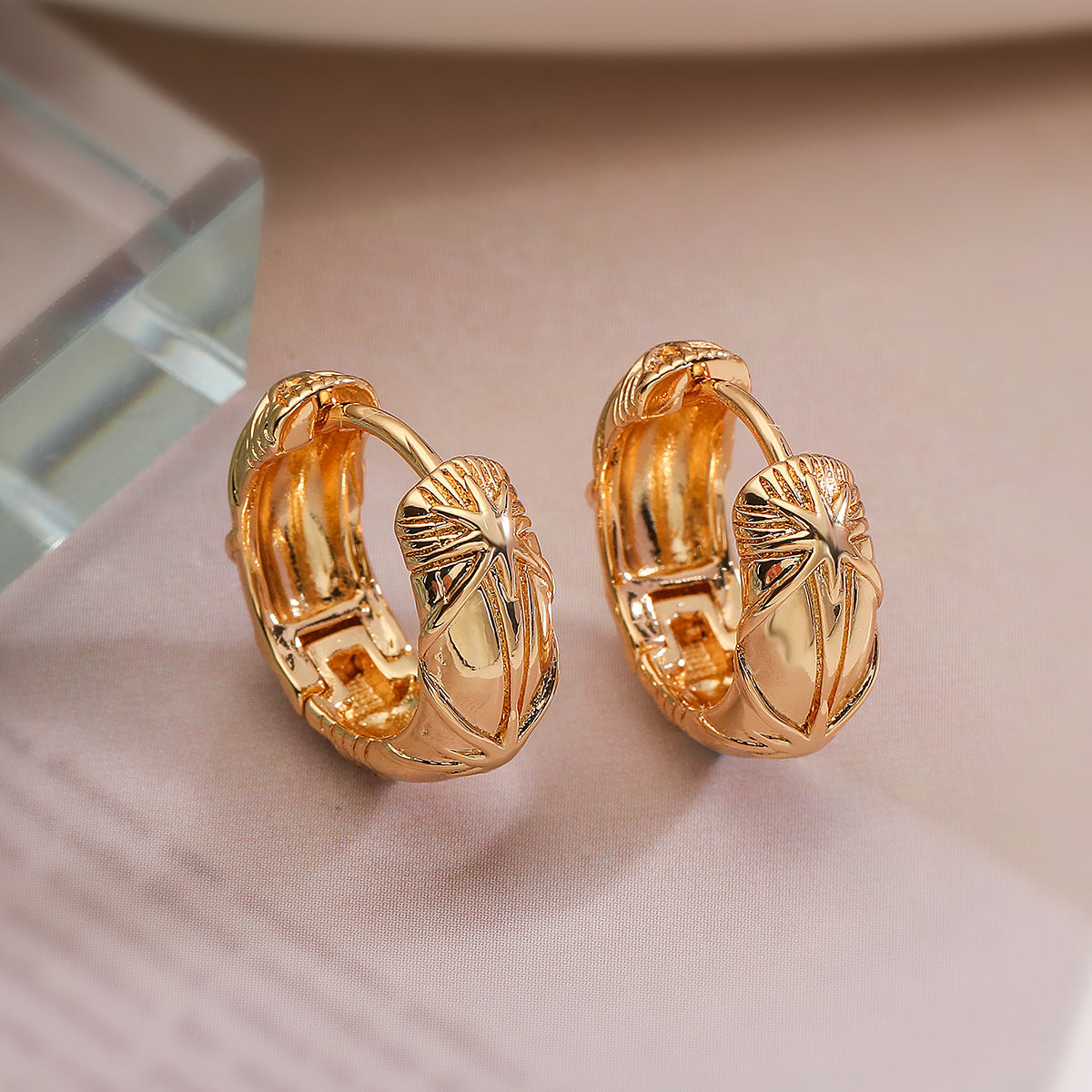 Orecchini geometrici minimalisti in rame placcati oro con zirconi per donna