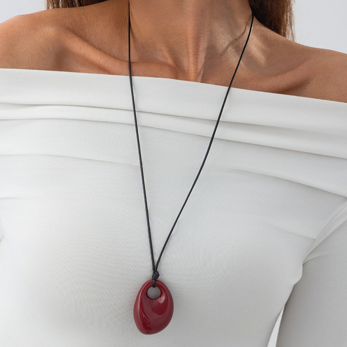 Collana Pendente in Resina Geometrica Irregolare Minimalista per Donne con Catena Regolabile alla Clavicella