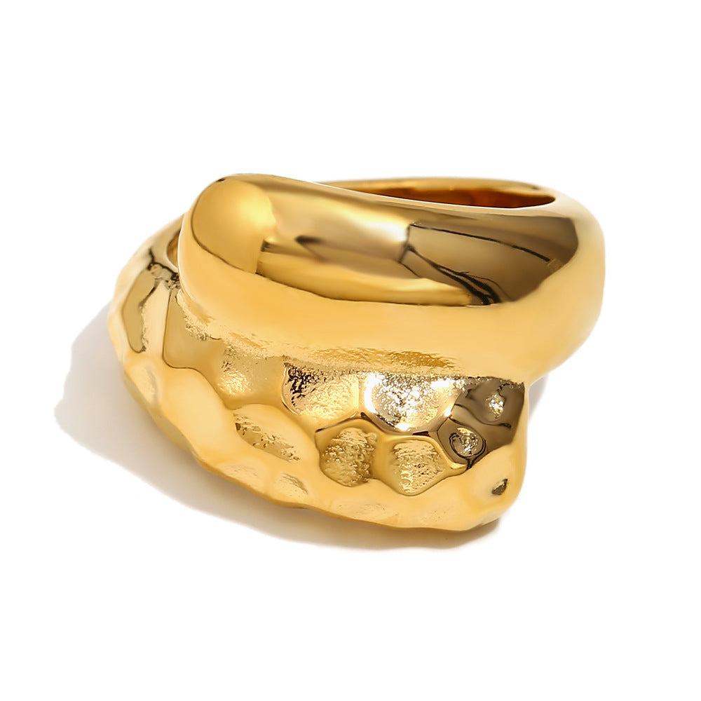 Anello in Acciaio Inossidabile Geometrico d'Ispirazione Vintage con Placcatura in Oro 18K e Texture Martellata
