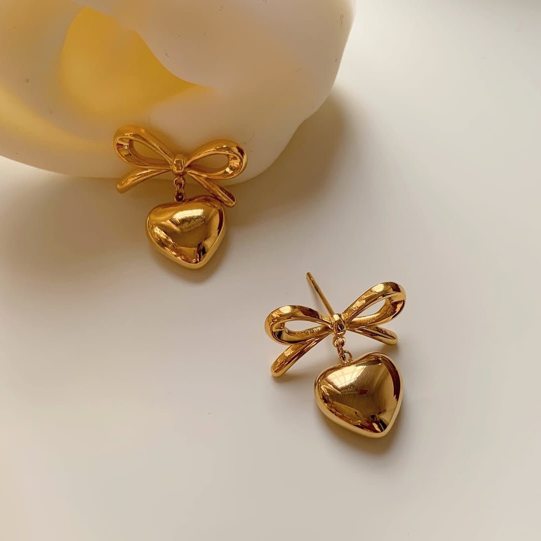 Orecchini a perno da donna in acciaio inossidabile a forma di cuore con fiocco chic, dallo stile unico e personalizzato
