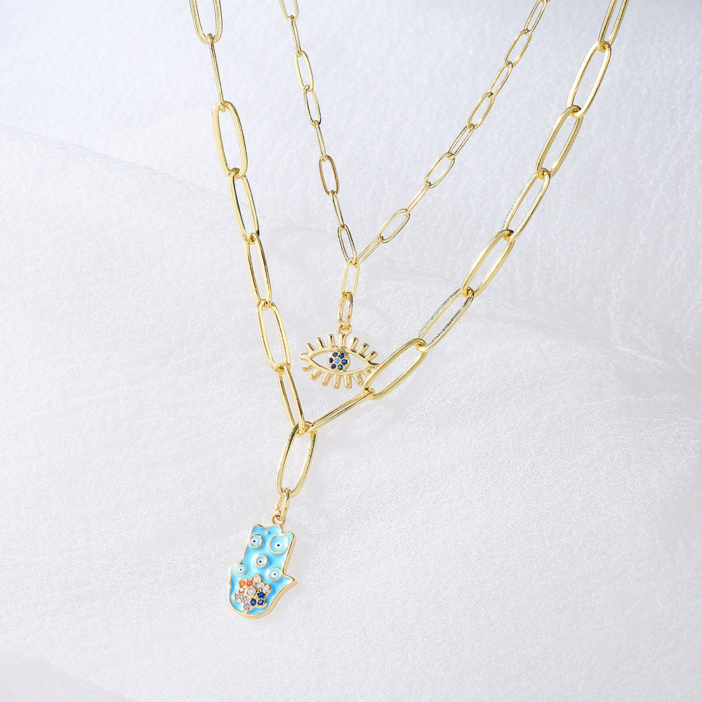 Collana con ciondolo minimalista a mano e occhio per donna in rame con finitura smaltata e intarsi in strass su catena placcata oro 18 carati