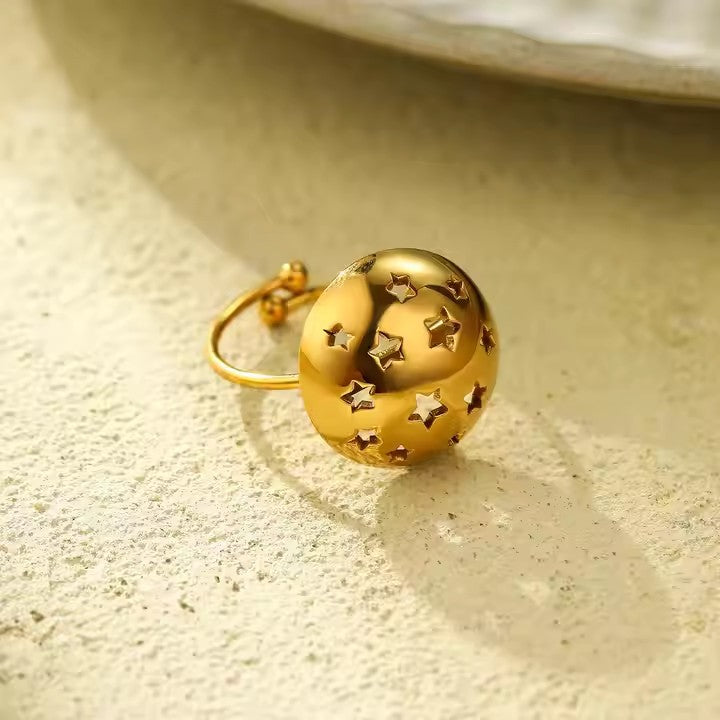 Anello da donna in acciaio inossidabile a stella cava geometrica minimalista con finitura placcata