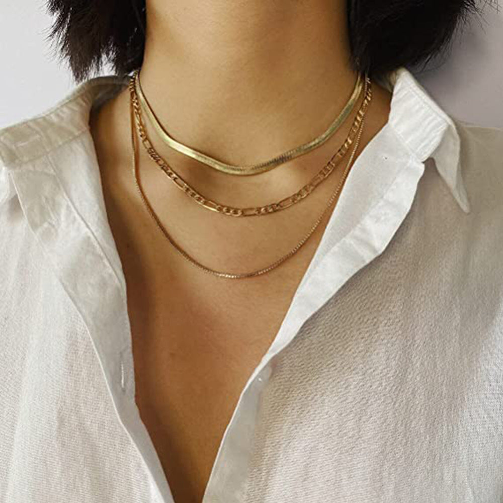 Collana a tre strati in Acciaio Inossidabile con Design Geometrico e Catena a Lama Placcata Oro 18K per Donna