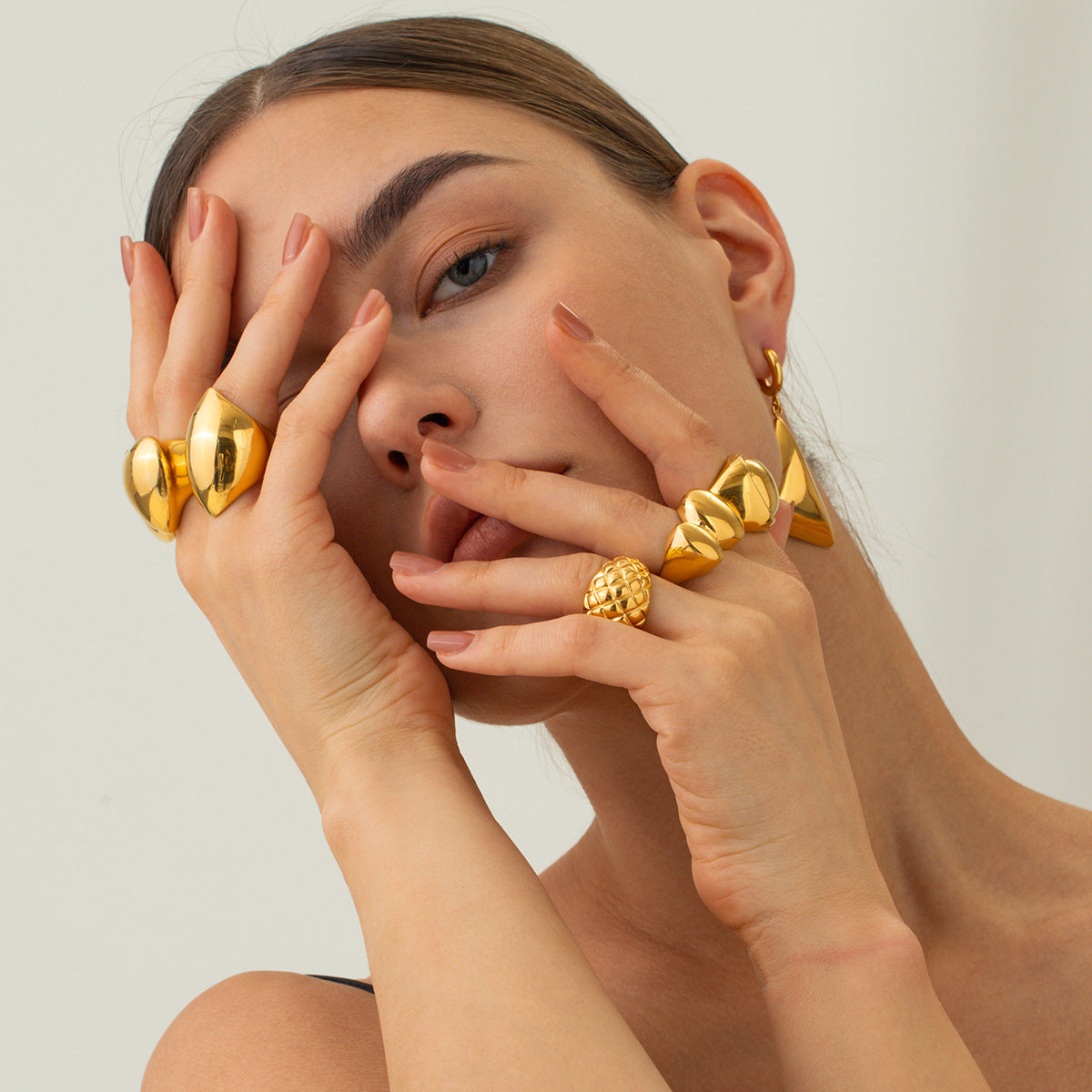 Minimalist Geometric Titanium Steel Ring with 18K Gold Plating and Diamond-Grid Texture for Women