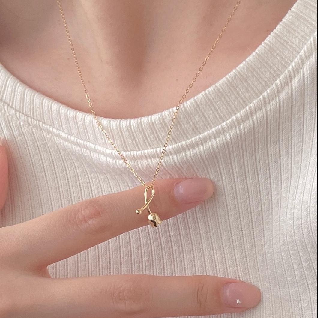 Collar Minimalista con Colgante de Orquídea de Plata de Ley 925 con Cadena Cruzada